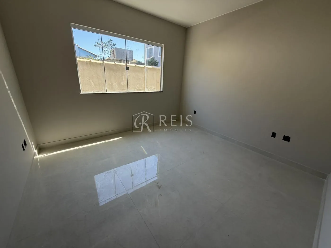 Imagem Casa para Venda em Rio das Ostras, Jardim Mariléa, 3 dormitórios, 1 suíte, 2 banheiros, 2 vagas