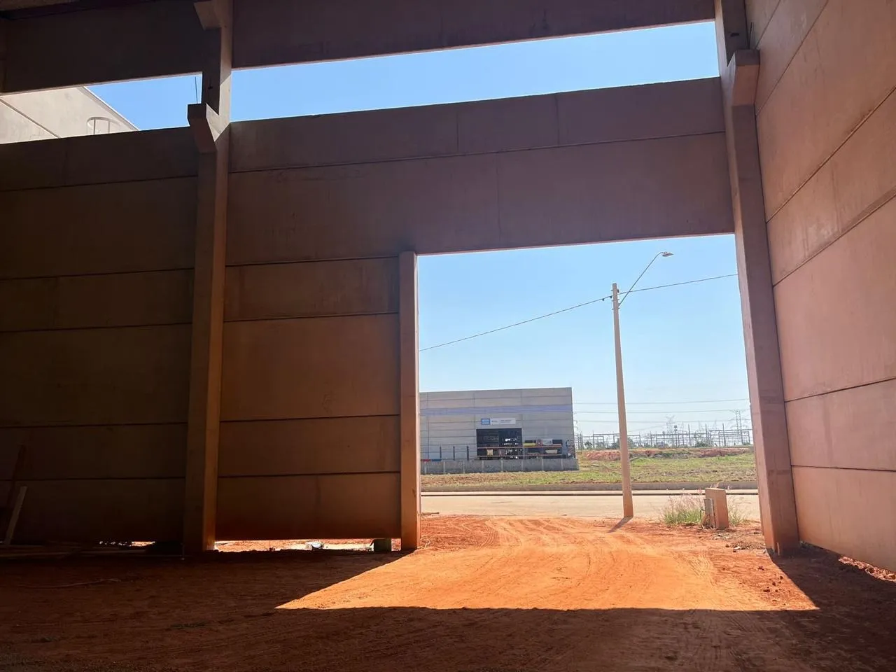 Imagem Galpão industrial em condomínio para locação em Sorocaba-SP, bairro Iporanga, com 2.096,00 m² de área.