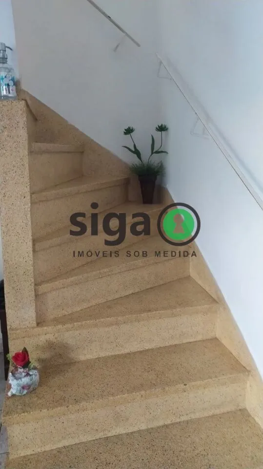 Imagem Imóvel com 3 Casas e 3 Vagas Próximo à Av. Santa Catarina
