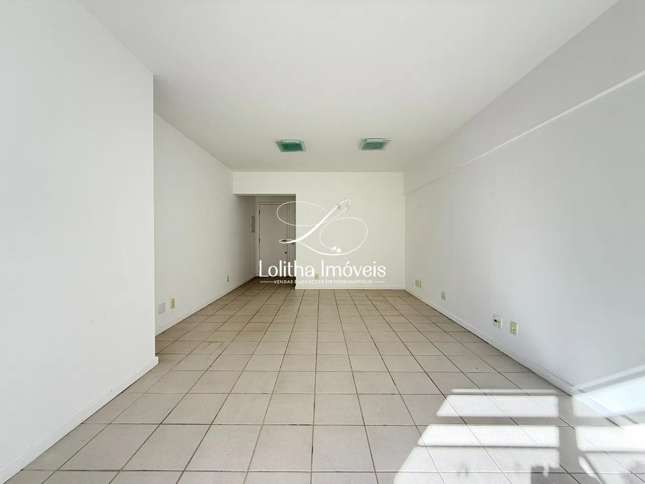 Imagem SALA COMERCIAL NO CENTRO DE FLORIANÓPOLIS/SC PARA VENDA OU LOCAÇÃO