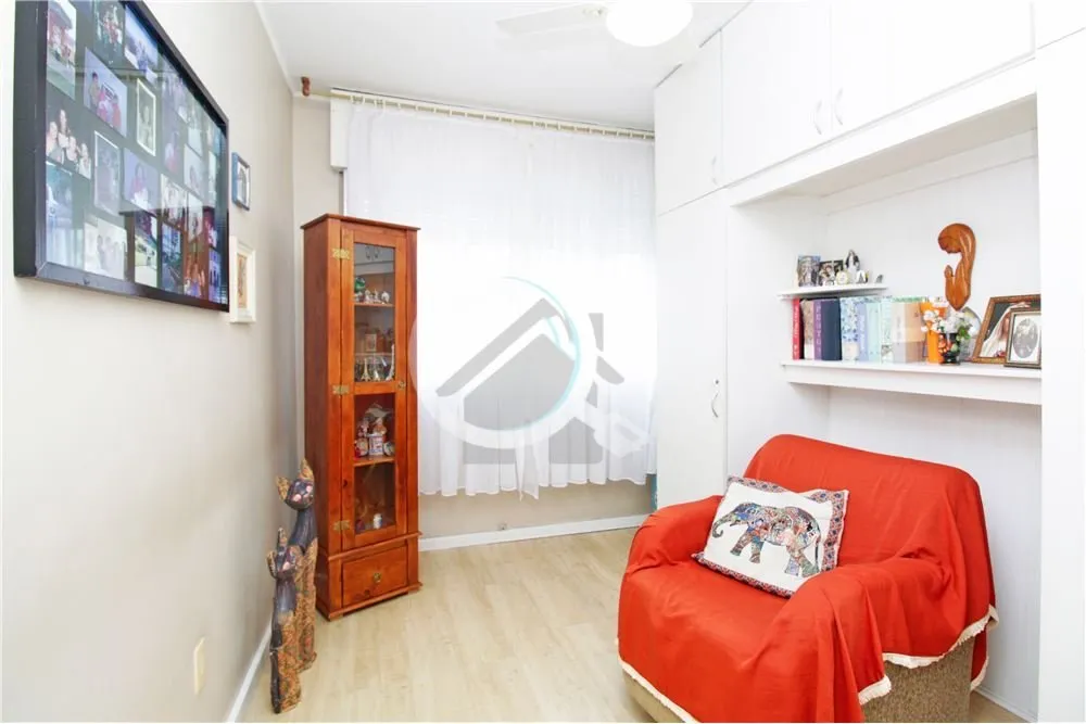 Imagem Venha conhecer este incrível apartamento semimobiliado, arejado e com ventilação natural! São tr...