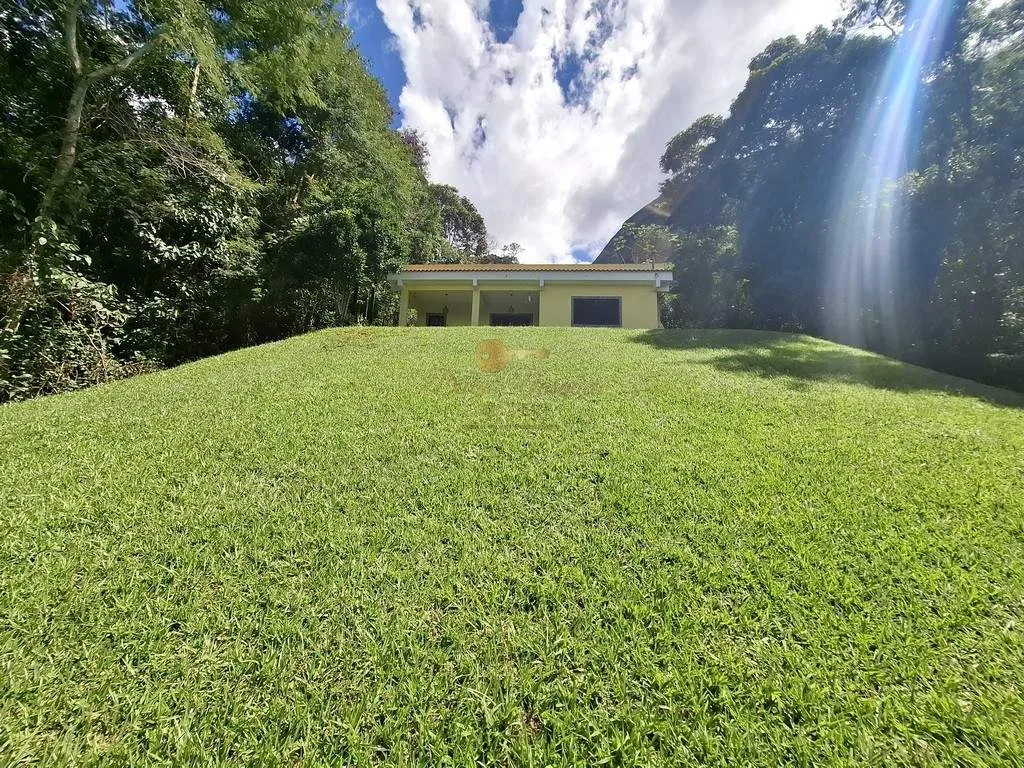 Imagem Casa em Condomínio para Venda em Teresópolis / RJ no bairro Três Córregos