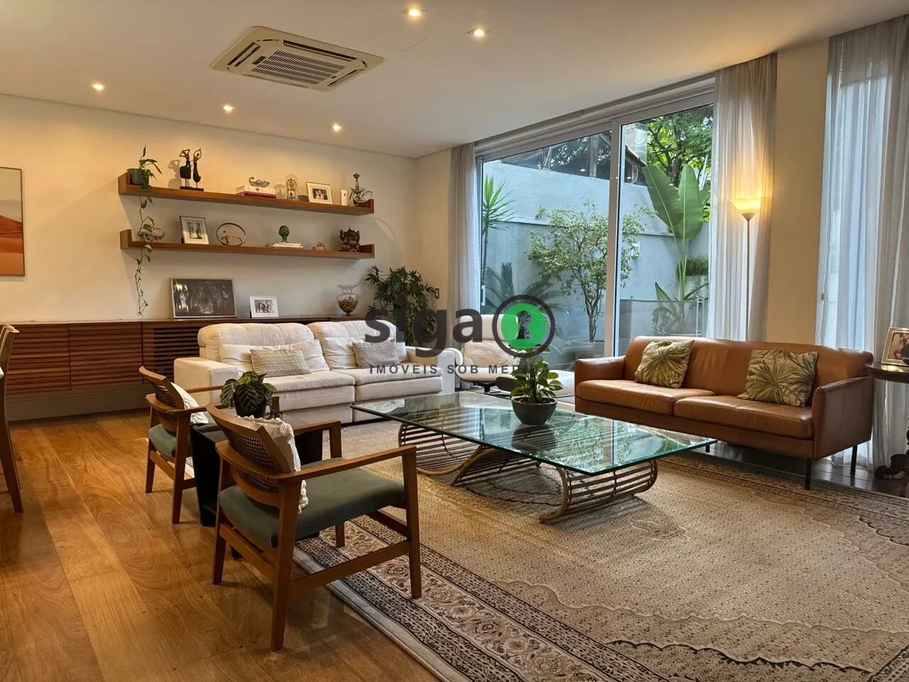 Imagem VENDE CASA em CONDOMÍNIO FECHADO no Campo Belo com 3 Suítes e 5 Vagas