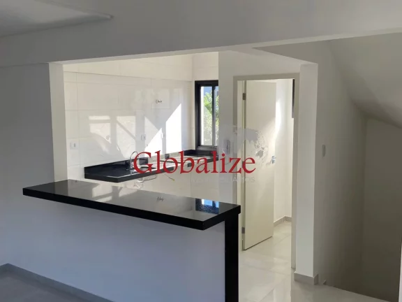 Imagem Sobrado triplex à venda com 94m², 2 suítes, piscina e vaga por R$588.905,00 em Santos