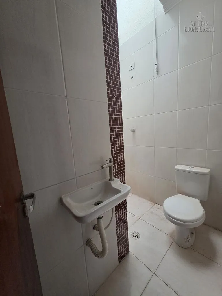 Imagem Casa Reformada em Condomínio - 1 Dorm, 1 Vaga, 1,4 km da Praia