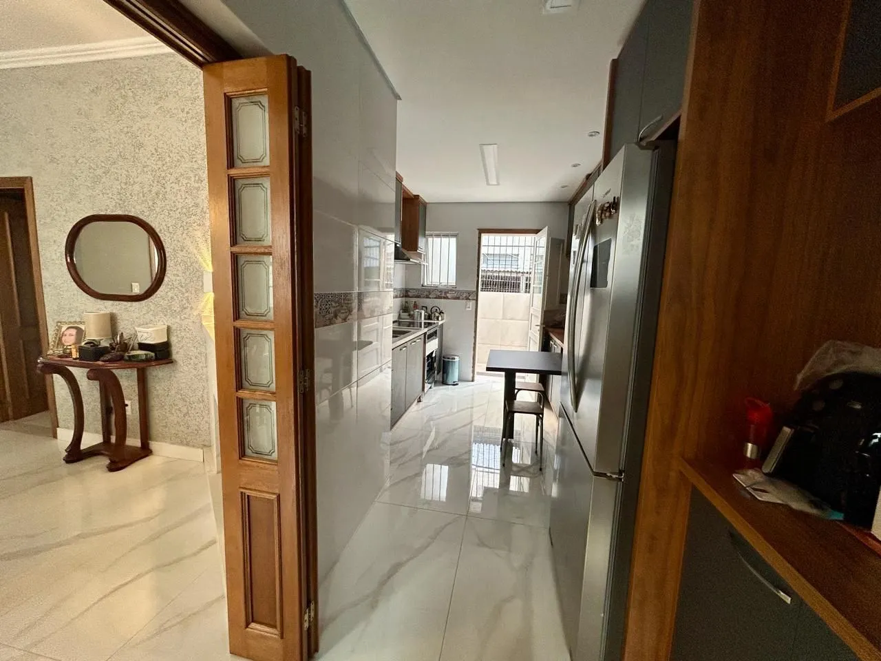 Imagem Casa 8 dormitórios, 5 banheiros e 6 vagas no Bairro São João Porto Alegre