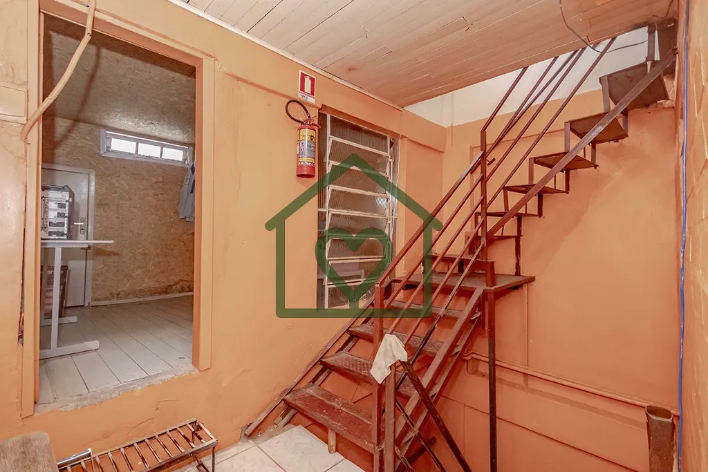 Imagem Ótima casa comercial/residencial em rua movimentada, casa com 3 quartos sendo 1 suíte, 4 banheiros...