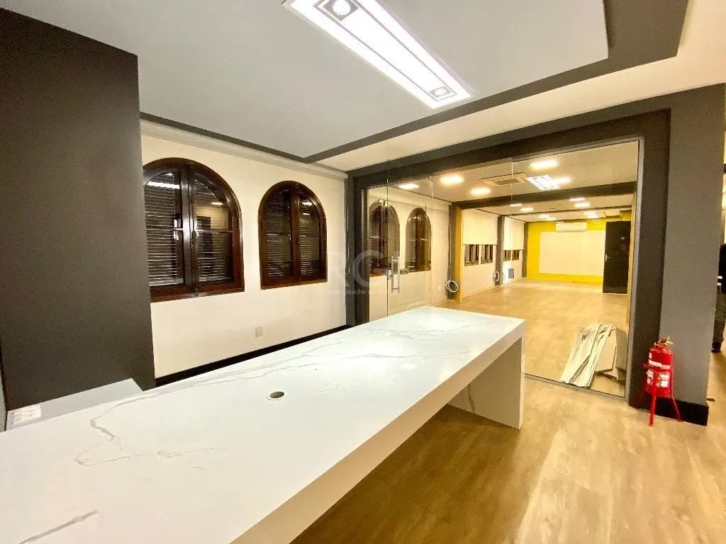 Imagem Excelente Casa Comercial Reformada Para comprar - Partenon - Porto Alegre/RS