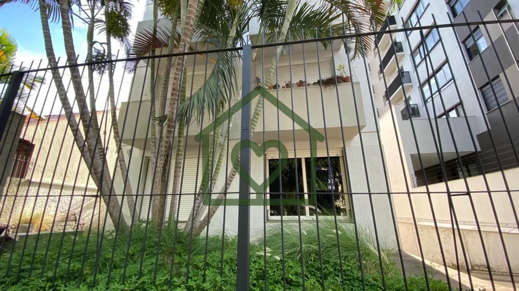 Apartamento de 3 dormitórios na Santos Neto - Petrópolis! 
Amplo, desocupado, são 128,00m2 de ár...