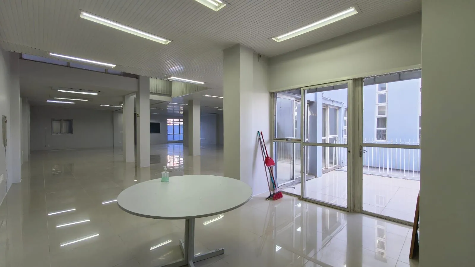 Imagem Sala comercial B. Hamb. Velho., Novo Hamburgo. 326,28 M2 privativos e 4 Vagas