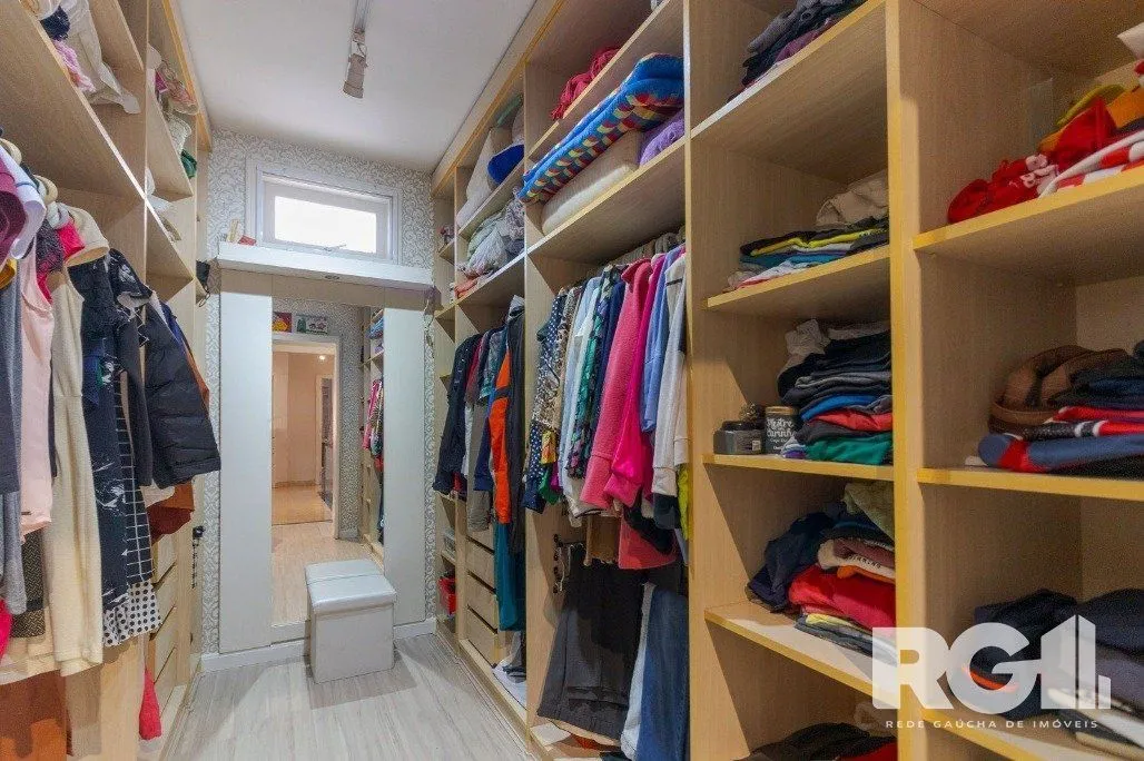Imagem Casa em Condomínio com 3 Suítes, Espaço Gourmet e 5 Vagas de Garagem