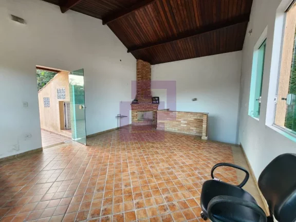Imagem Excelente Casa à Venda em Guaiúba, Guarujá - 3 Dormitórios, Suíte e 4 Vagas de Garagem