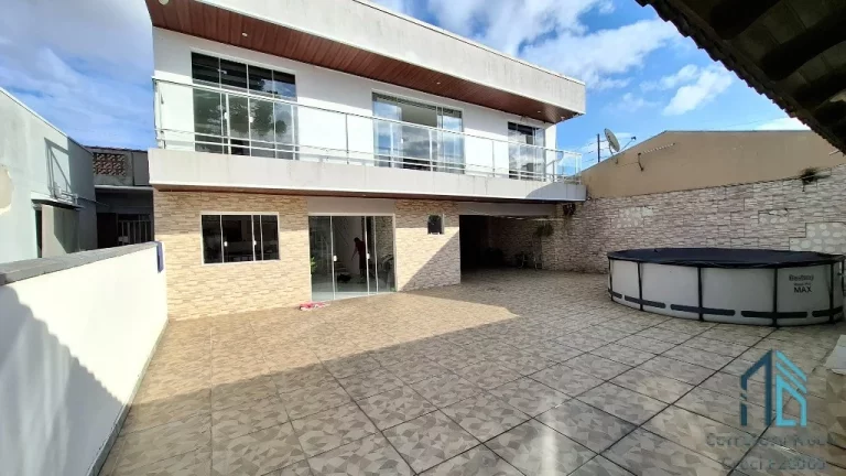 Foto do imóvel Casa, terreno com duas casas, 05 quartos c/suíte, área gourmet, no Capão Raso em Curitiba PR
