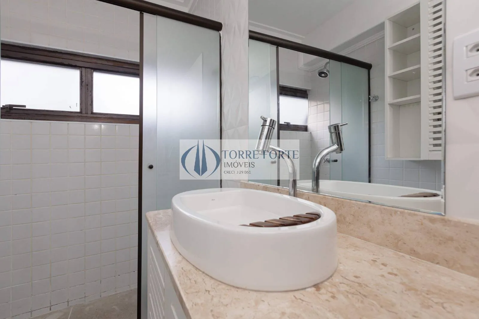 Imagem Loft com pé direito superior a 5 metros, 53 m², 1 suíte no mezanino