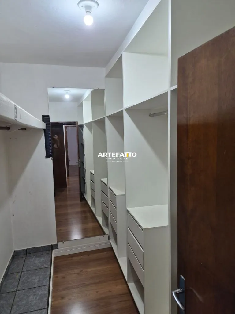 Imagem Sobrado Vila Santa Cruz, 3 dorm. sendo uma suíte com closet e sacada.