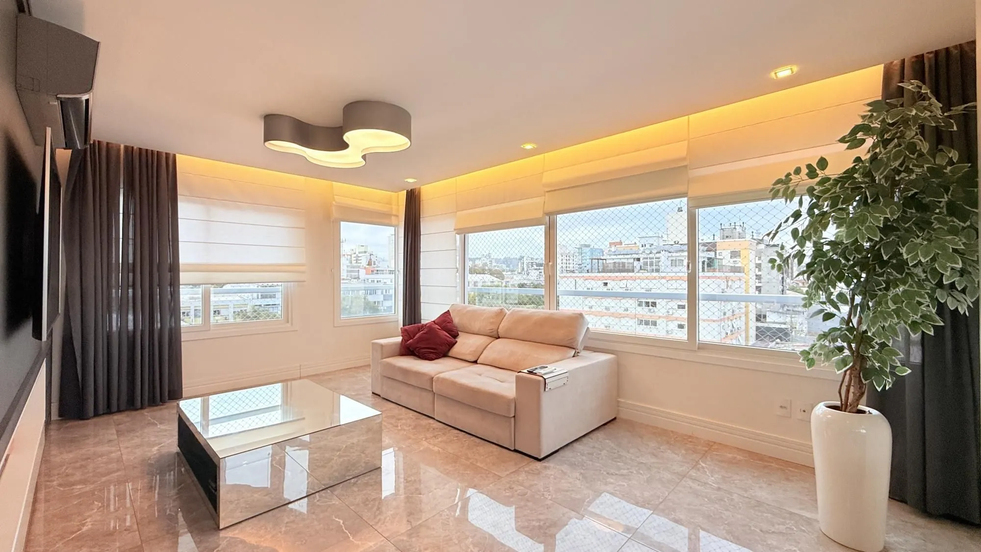 Imagem Excelente apartamento amplo com 2 dormitórios, 2 suítes mais dependência de empregada ou gabinete ou 3º dormitório