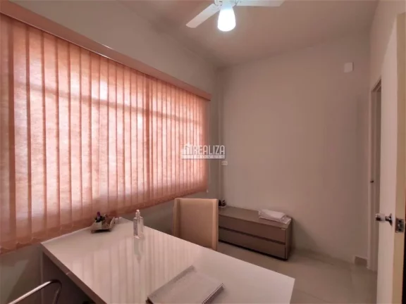 Imagem Espaçosa casa para alugar no bairro Vila Olímpica em Uberaba