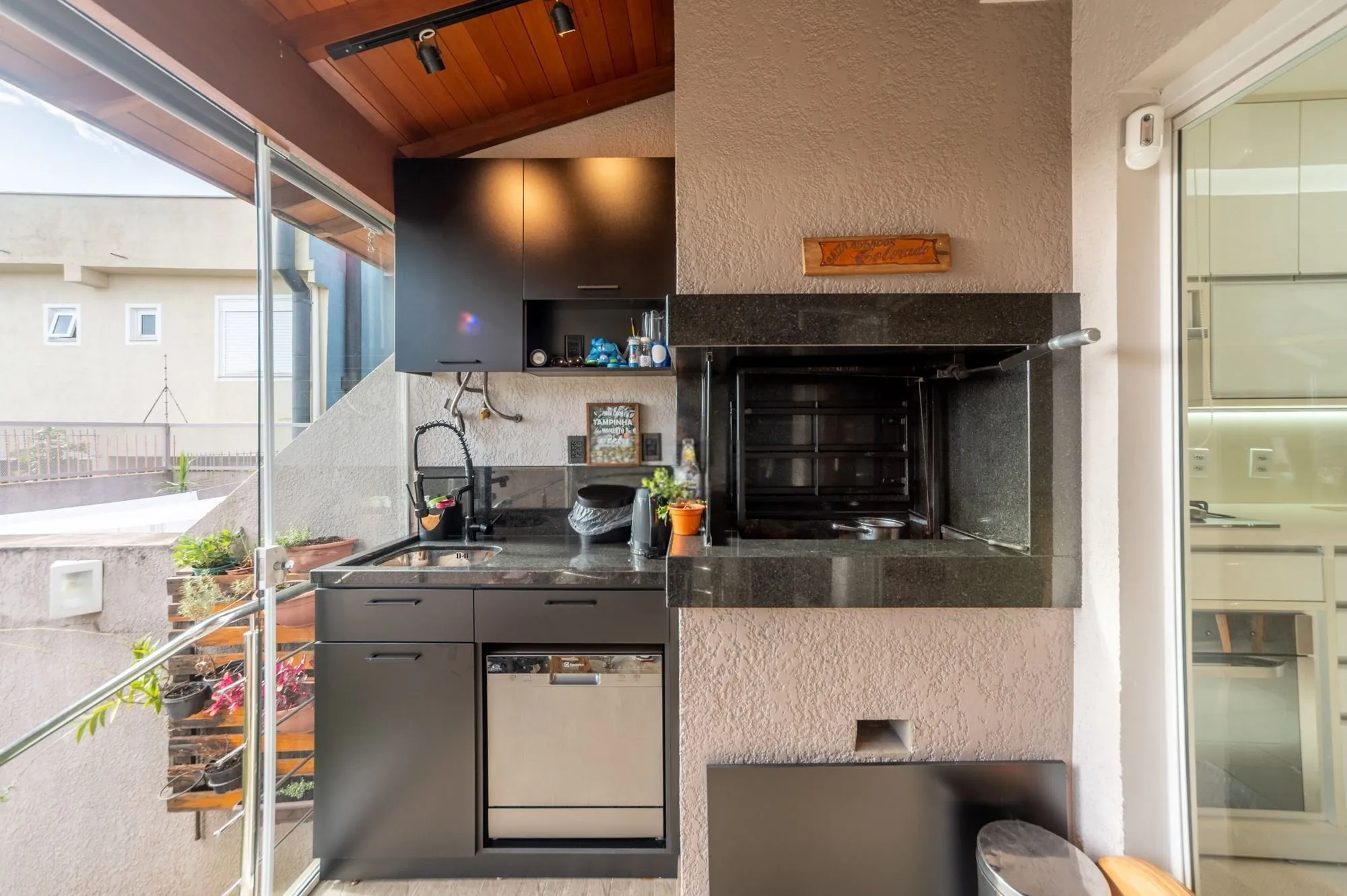 Imagem Deslumbrante casa 3 suítes, 4 Banh, 2 vagas cobertas, Guarujá POA RS