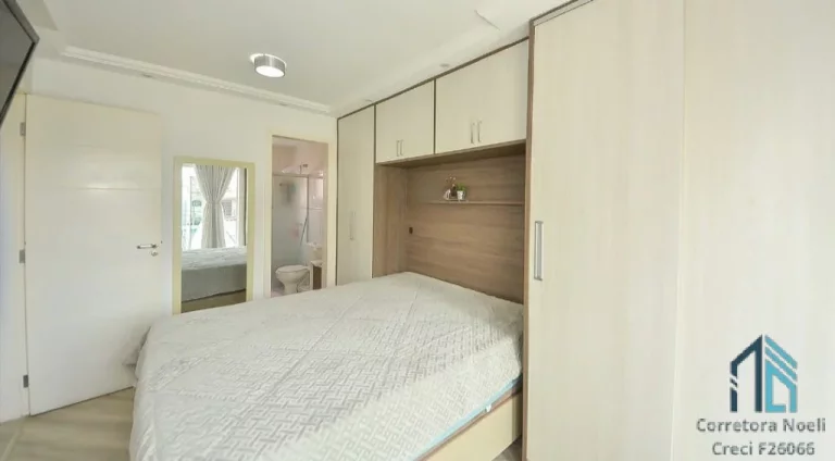 Imagem Sobrado lindo, Semi mobiliado, 03 quartos c/suíte, área gourmet, no Xaxim em Curitiba - PR