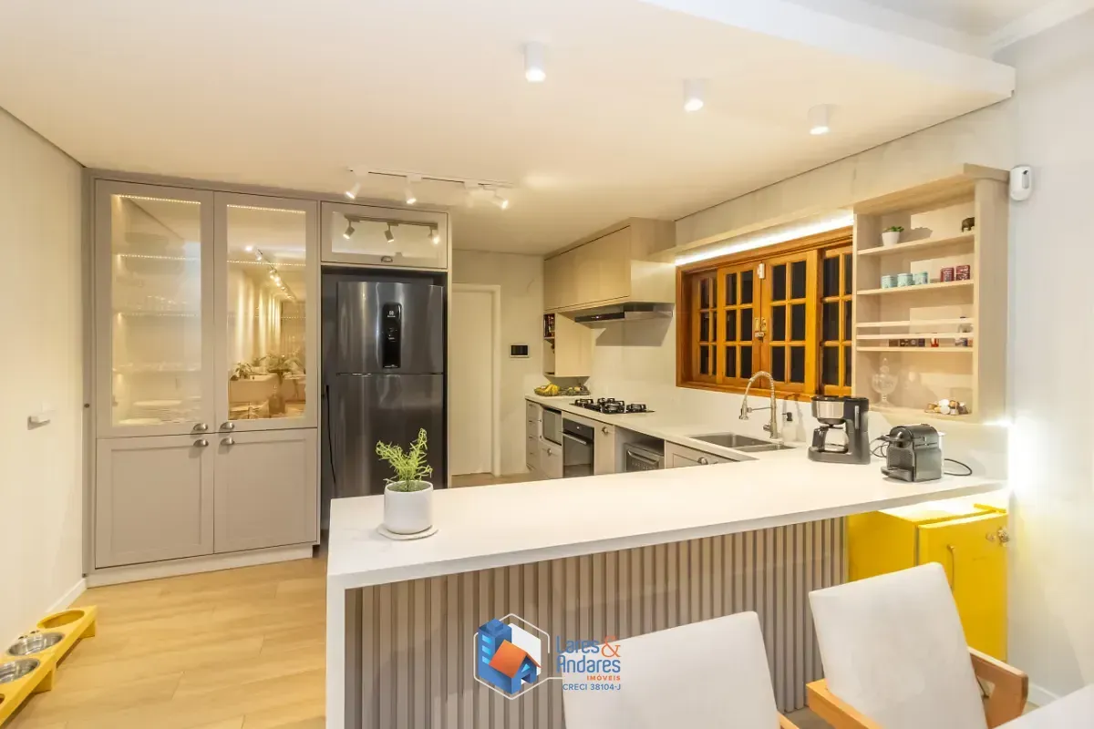 Imagem Sobrado para venda em Santa Teresinha com 3 quartos, sendo 3 suítes, 185m²