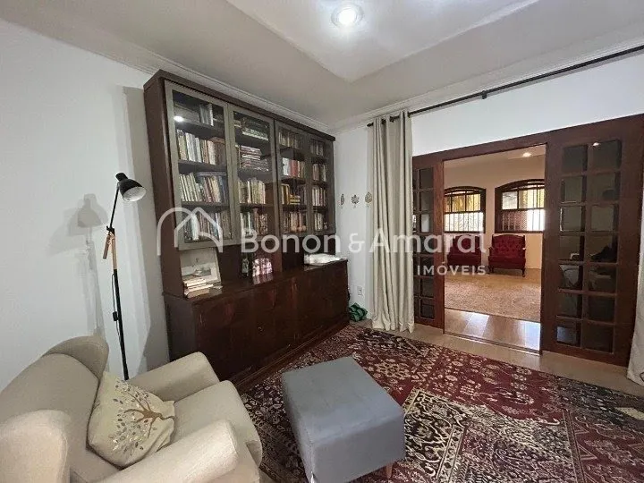 Imagem Casa com 4 Quartos e 4 banheiros à Venda no Jardim Santa Genebra