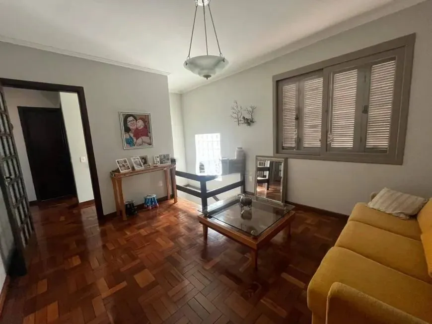 Imagem Casa ampla com 4 dormitórios e espaço gourmet no São Sebastião