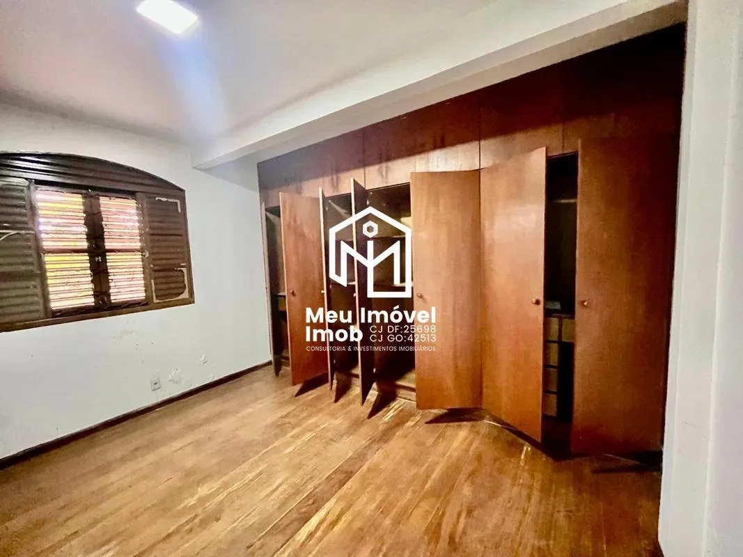 Imagem Casa 4 Quartos 2 Suítes 20 Vagas 3.718m²