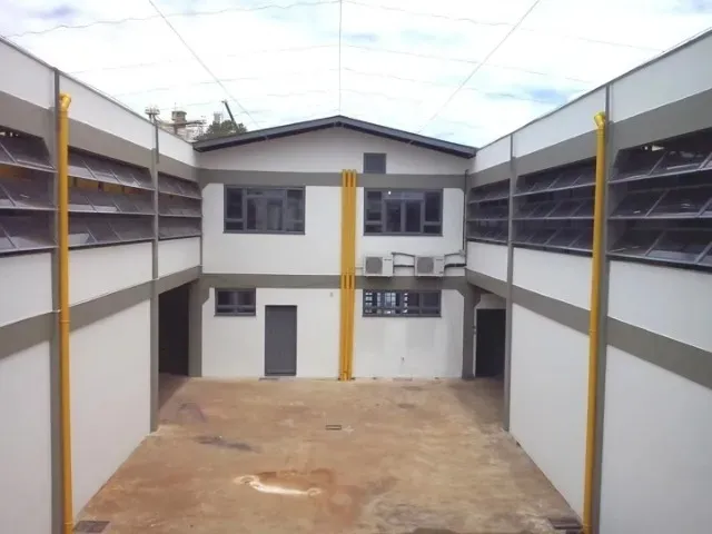 Imagem Imóvel Industrial com 2 Galpões