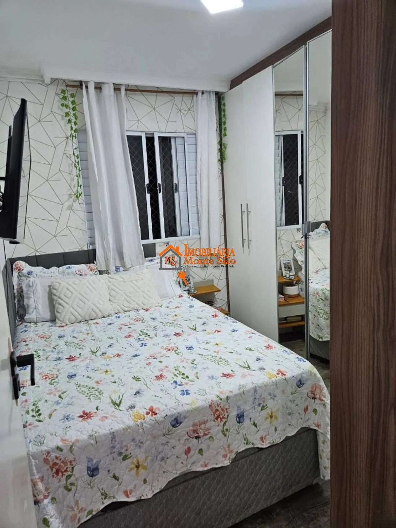 Imagem Apartamento com 2 dormitórios à venda, 54 m² por R$ 335.000,00 - Residencial e Comercial Guarulhos - Guarulhos/SP