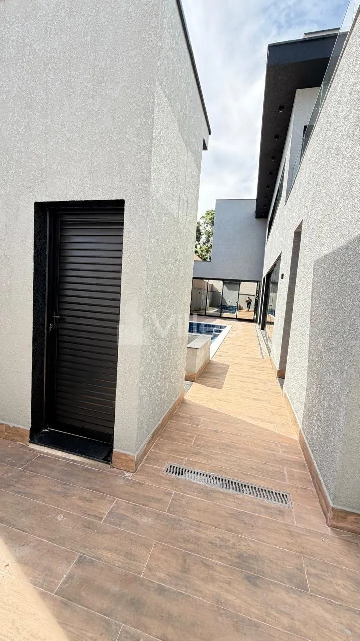 Imagem Apresentamos esta incrível residência de alto padrão, planejada para oferecer conforto, elegânci...