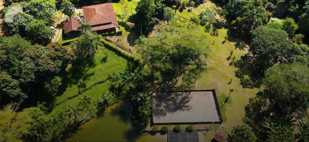 Oportunidade Única: Sítio com 14,4 Alq, Casa Sede, Lagos e Rio em Cruzeiro.