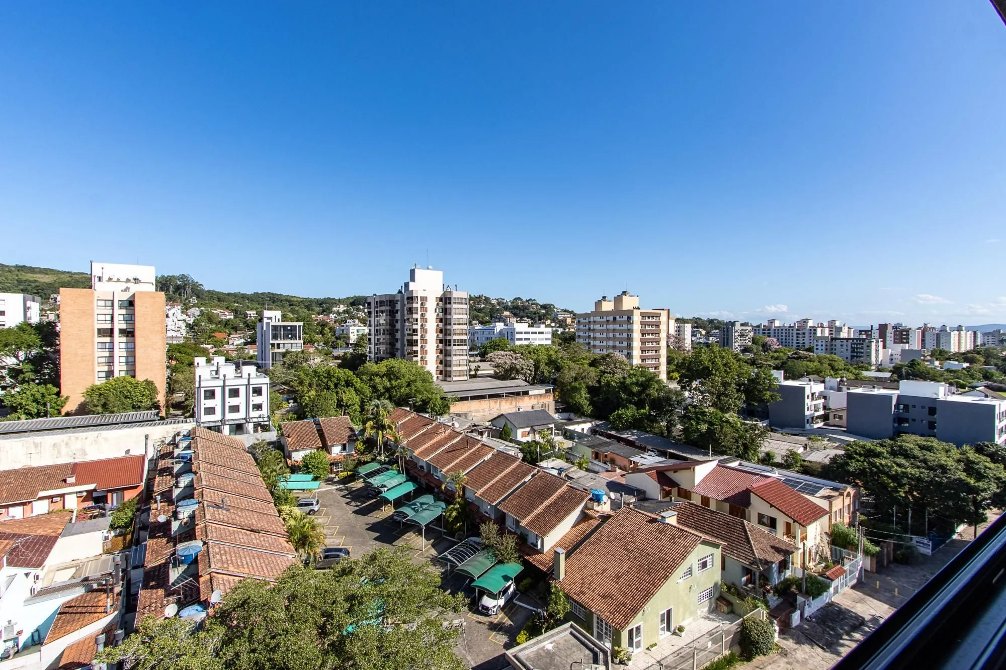 Imagem Excelente apartamento de 3 dormitórios, 1 suíte e 2 vagas no bairro Tristeza.