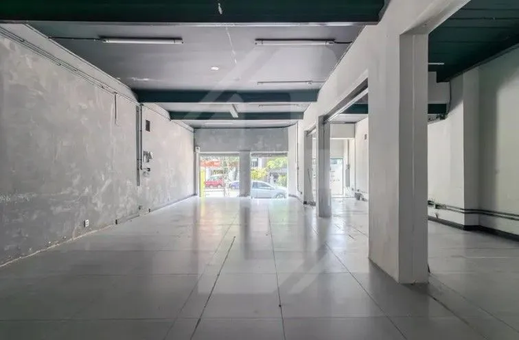 Imagem MÁFFER IMÓVEIS ALUGA - AMPLO PRÉDIO COMERCIAL COM 2 PAVIMENTOS Bairro Floresta - Porto Alegre Excelente prédio comercial, próximo ao shopping Total