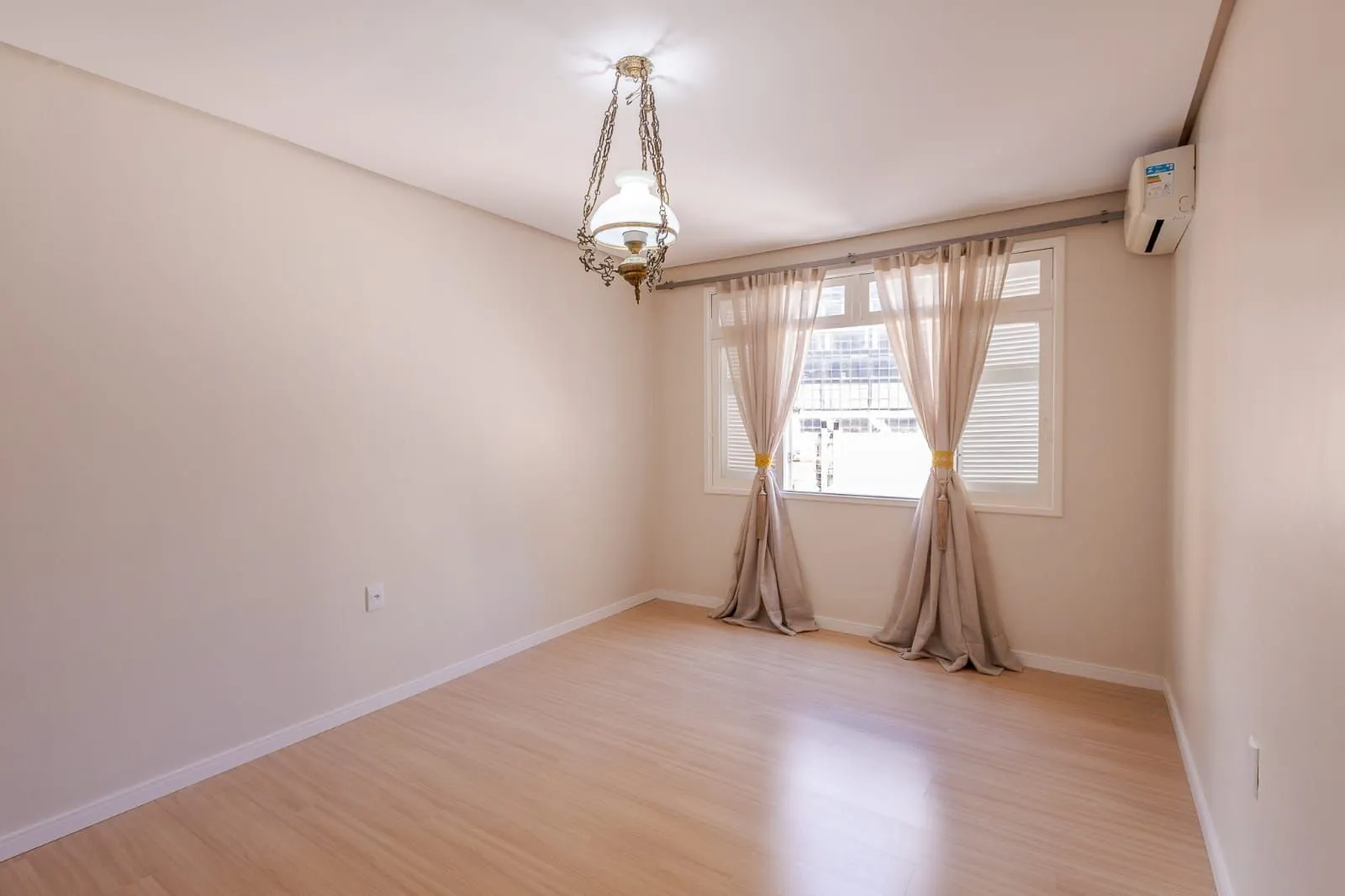 Imagem Apartamento de 80 m²semi mobiliado, 3 dormitórios e 1 suíte no Centro Histórico