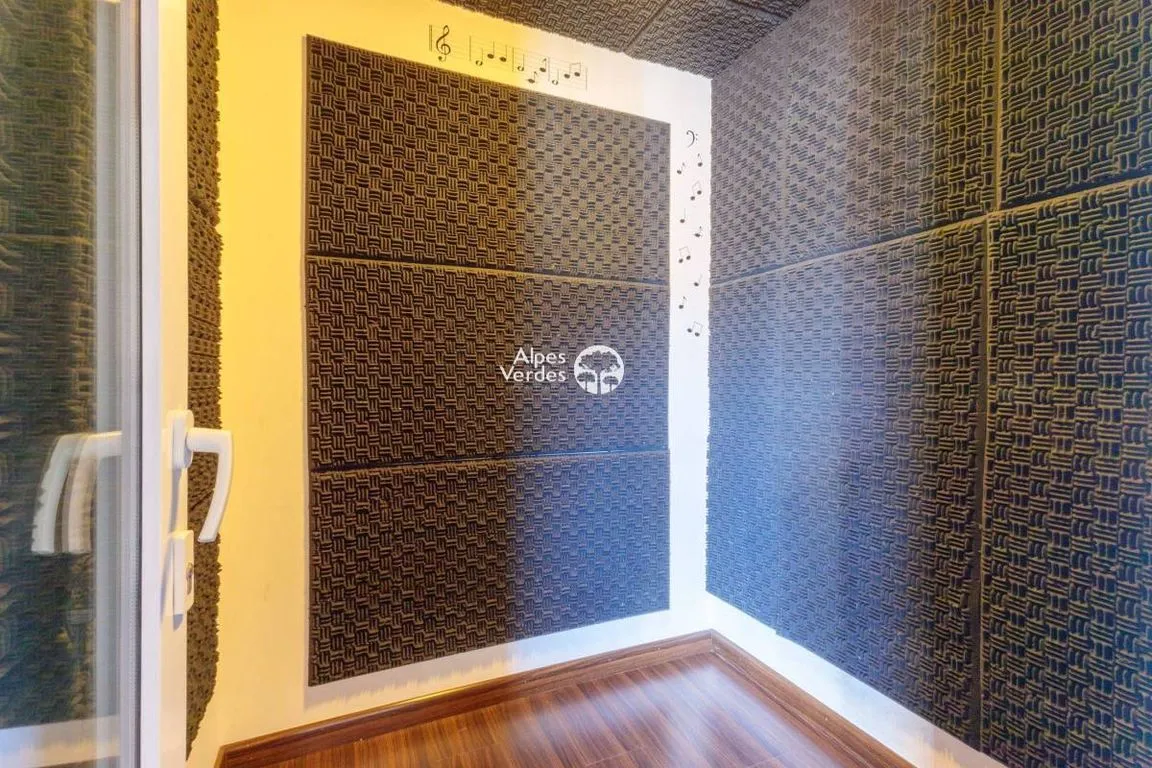 Imagem Vende-se Apartamento, no Centro de Canela-RS, com 3 quartos.