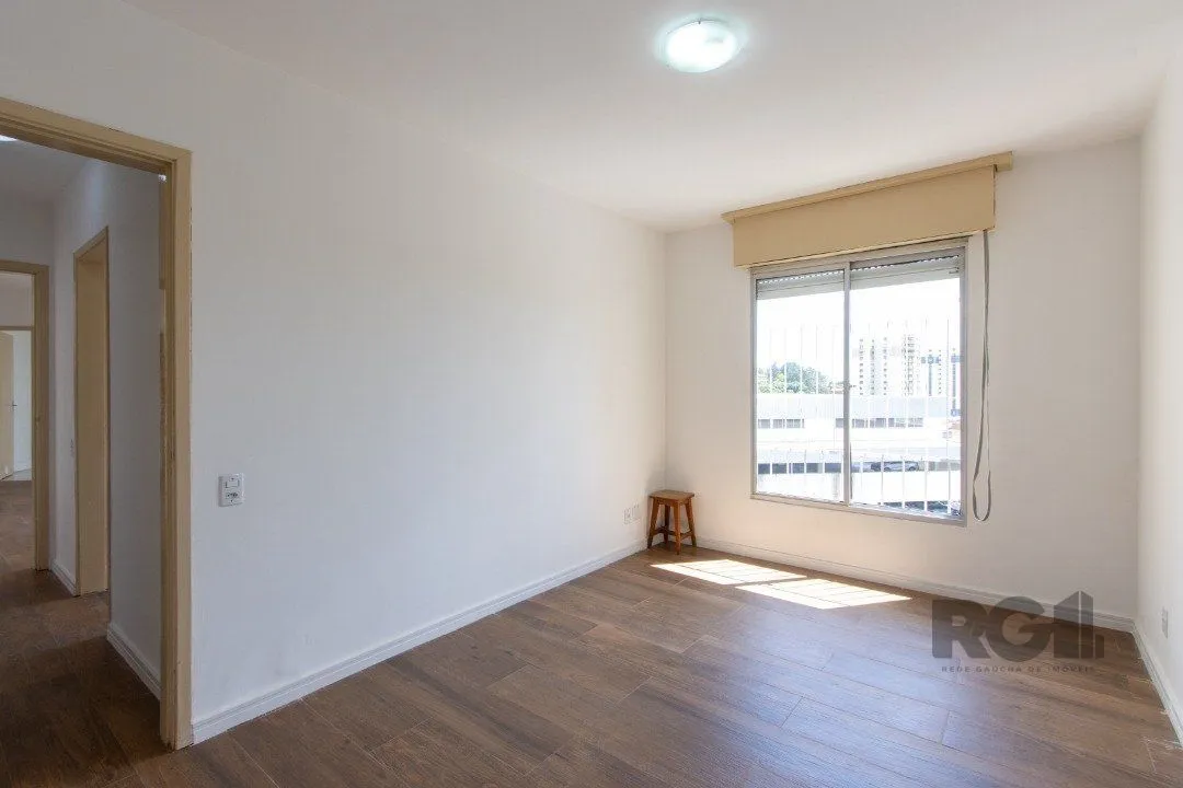 Imagem Apartamento de 2 Dormitórios com Vaga Coberta no Conjunto Residencial Santos Dumont