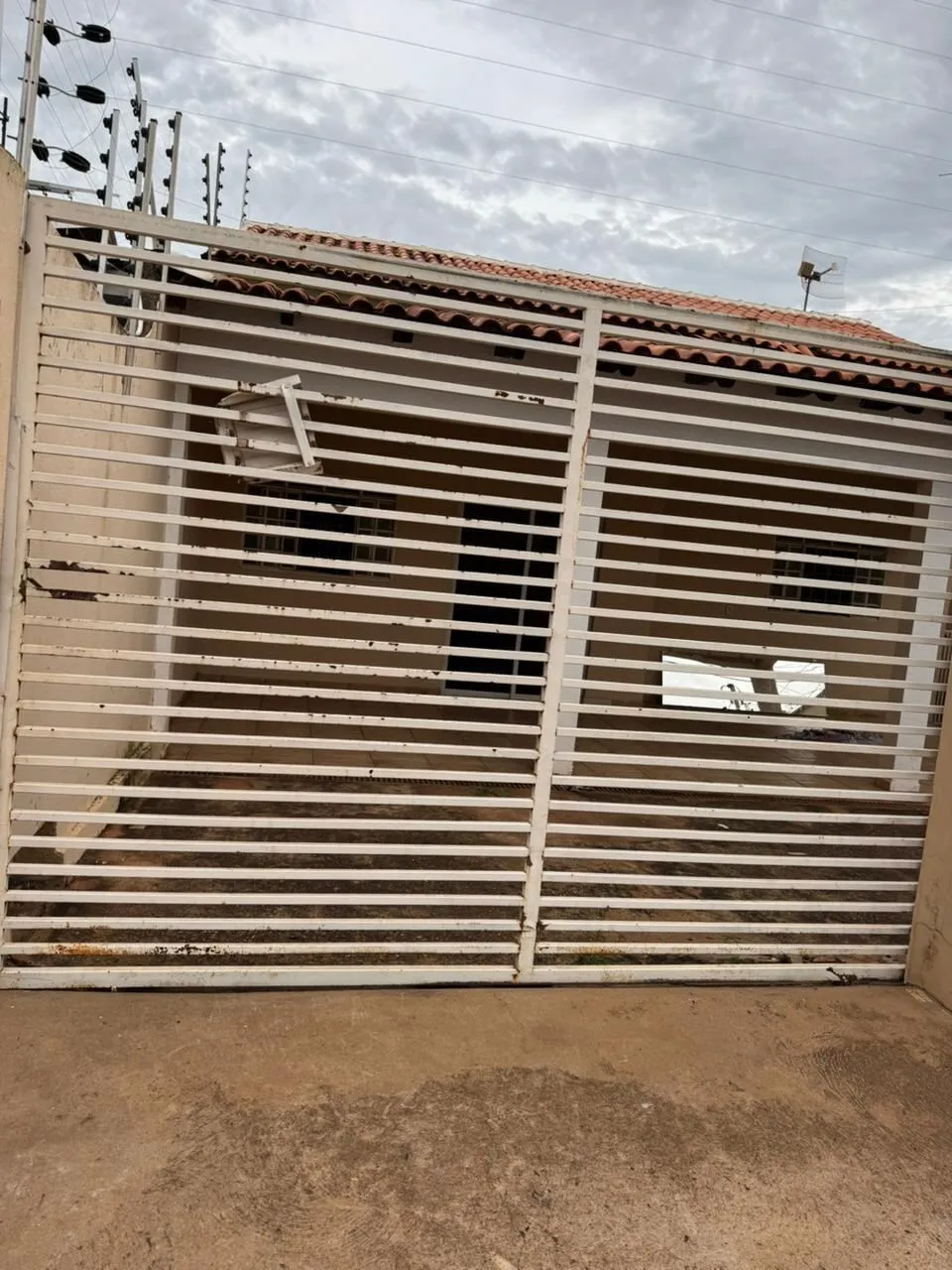 Foto do imóvel IMÓVEL À VENDA BAIRRO CANELAS VÁRZEA GRANDE 3 quartos 2 banheiros em Avenida do Linhão