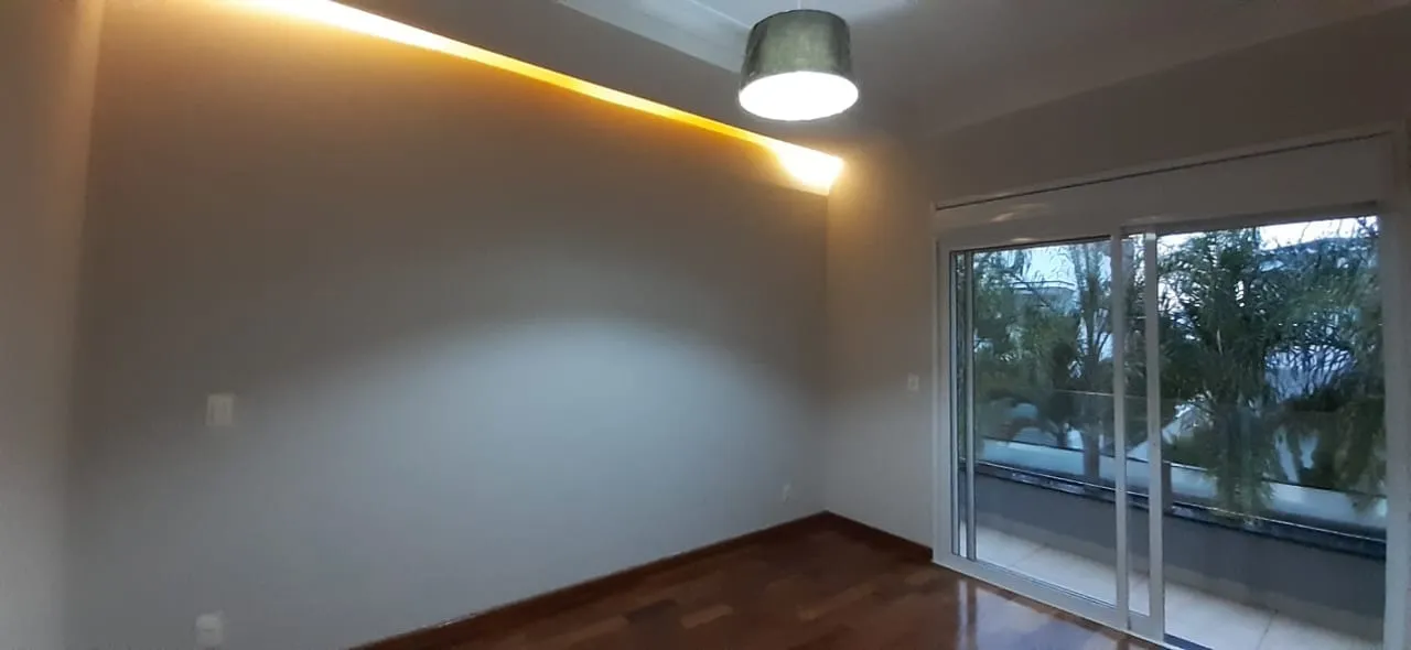 Imagem Casa de alto padrão no Alphaville Nova Esplanada, Votorantim, com 5 suítes, piscina e vista privilegiada, próxima ao Campolim e Shopping Iguatemi.