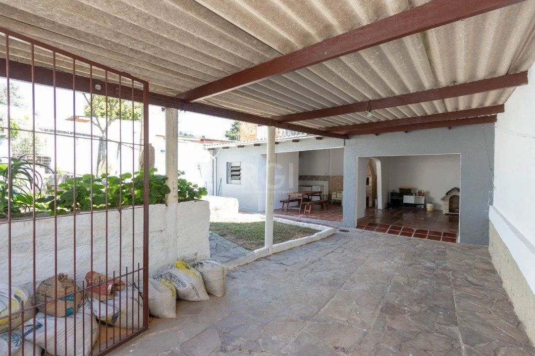 Imagem Casa para Venda - 176m², 4 dormitórios, sendo 1 suíte, 3 vagas - Espirito Santo