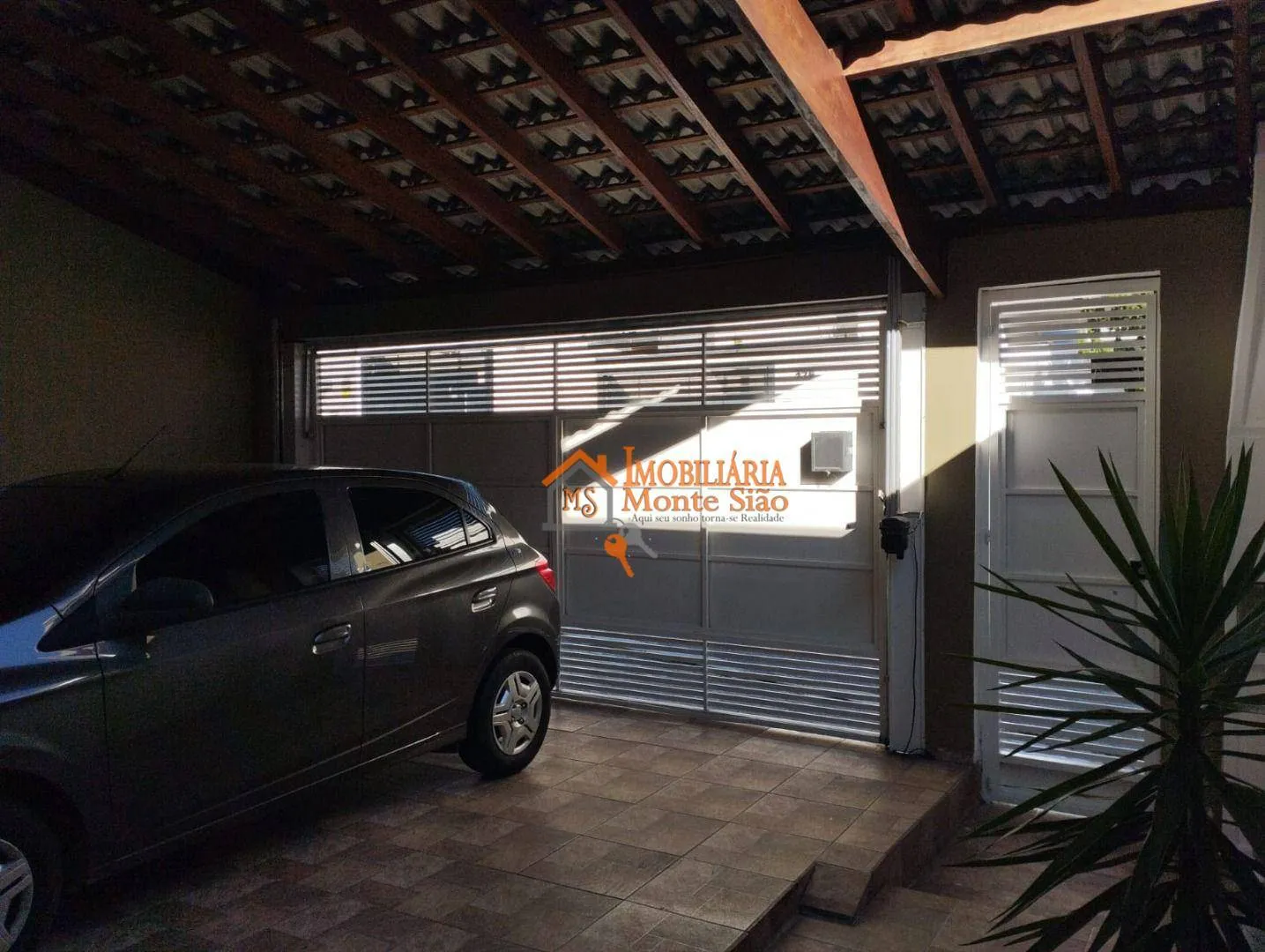 Imagem Sobrado com 3 dormitórios à venda, 220 m² por R$ 680.000,00 - Vila Caputera - Mogi das Cruzes/SP