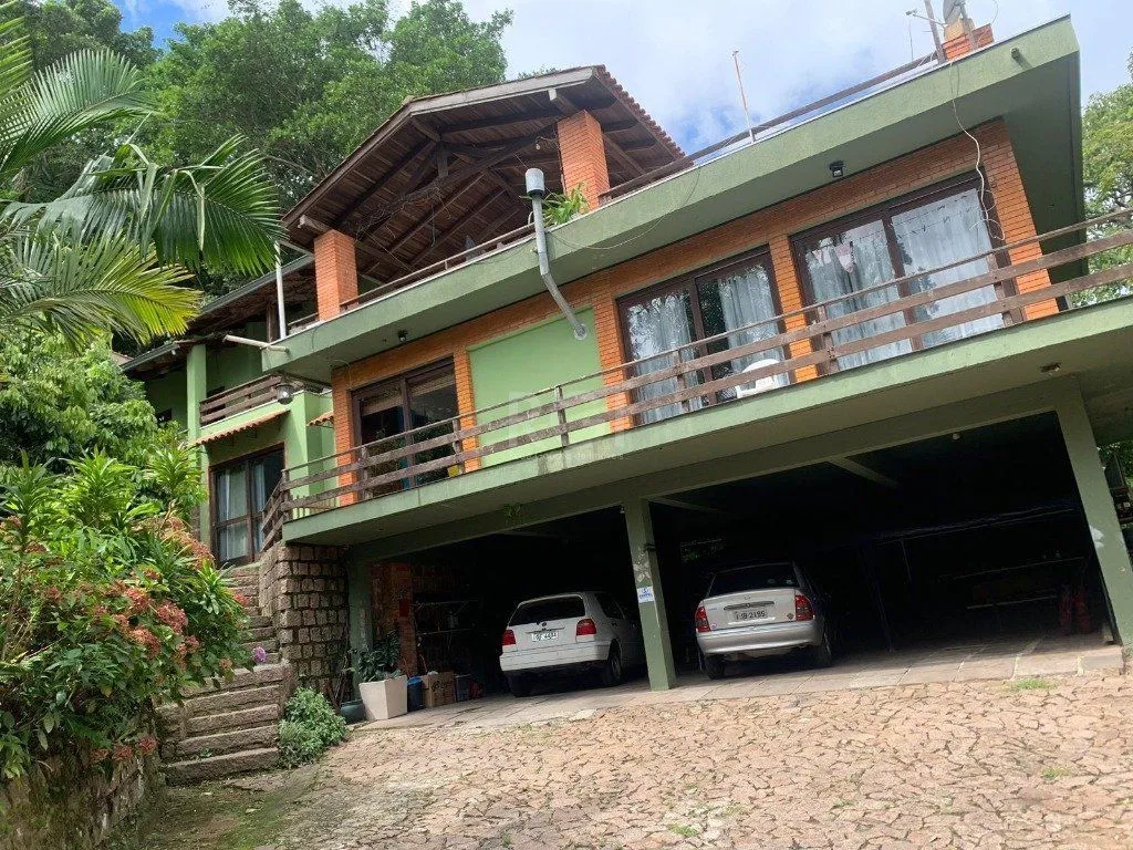 Imagem Terreno de 5.280 m², com 3 casas, no bairro Ponta Grossa, em Porto Alegre.