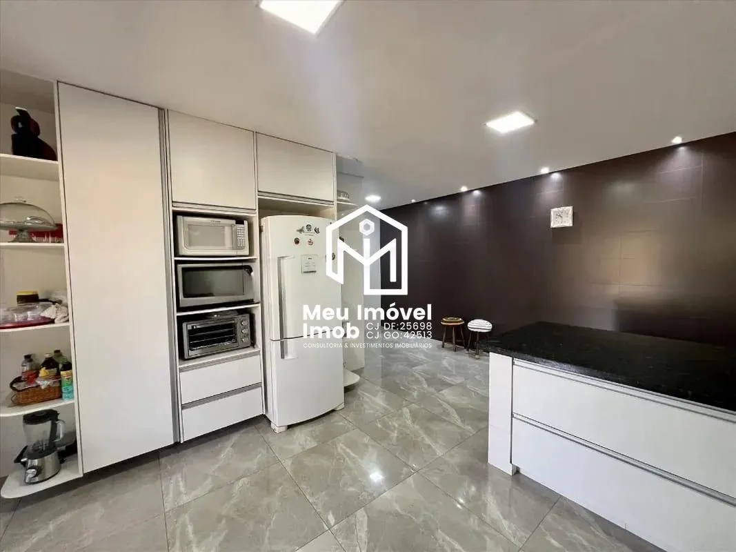 Imagem Condomínio Jardins Casa 4 Quartos 3 Suítes 2 Vagas 350m²