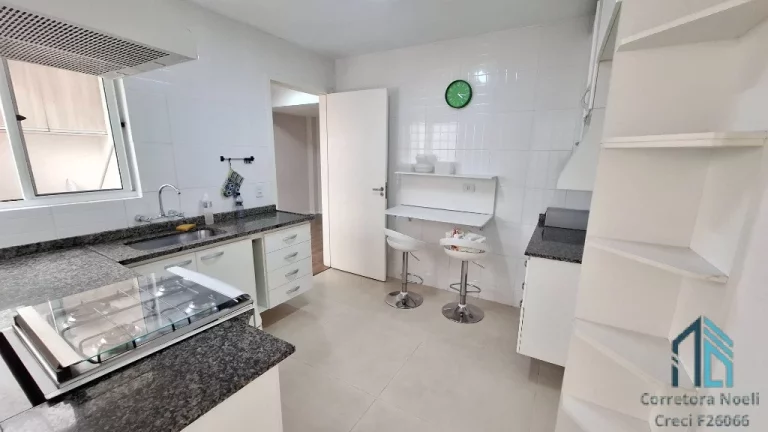 Imagem Sobrado LINDO, 03 quartos c/suíte, sacada, 04 vagas, no Jardim das Américas em Curitiba PR