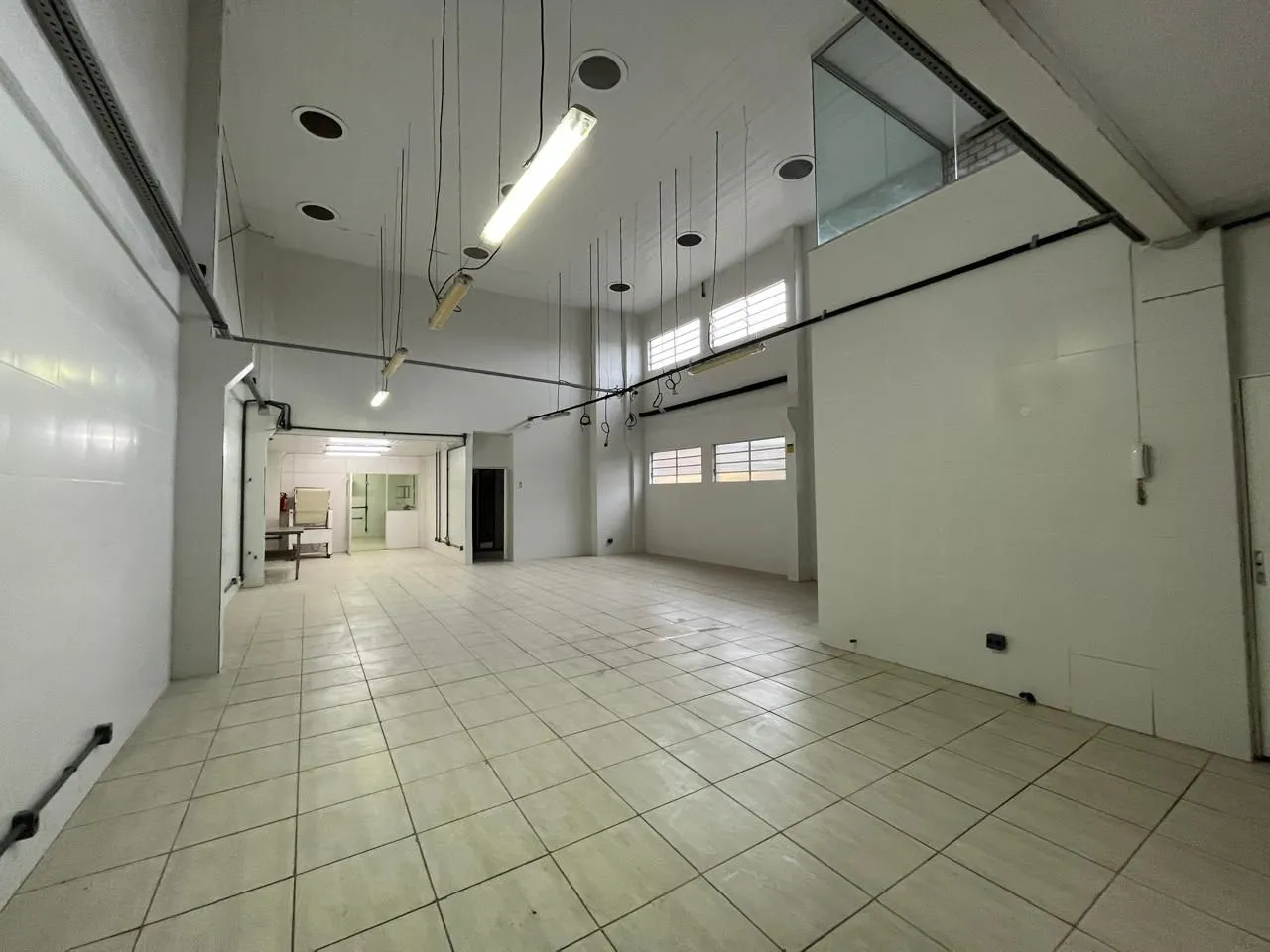 Imagem Prédio Comercial à venda com 5 salas, 400m², 6 vagas, Rua Laudelino Freire no bairro Sarandi em Porto Alegre