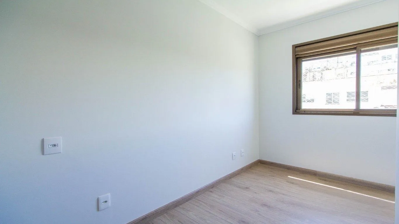 Imagem Vista Panorâmica, 3 Dormitórios com Suíte e 2 Vagas no Petrópolis