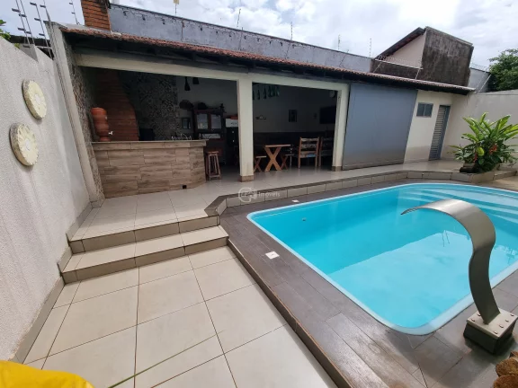 Imagem Linda casa com área gourmet e piscina
