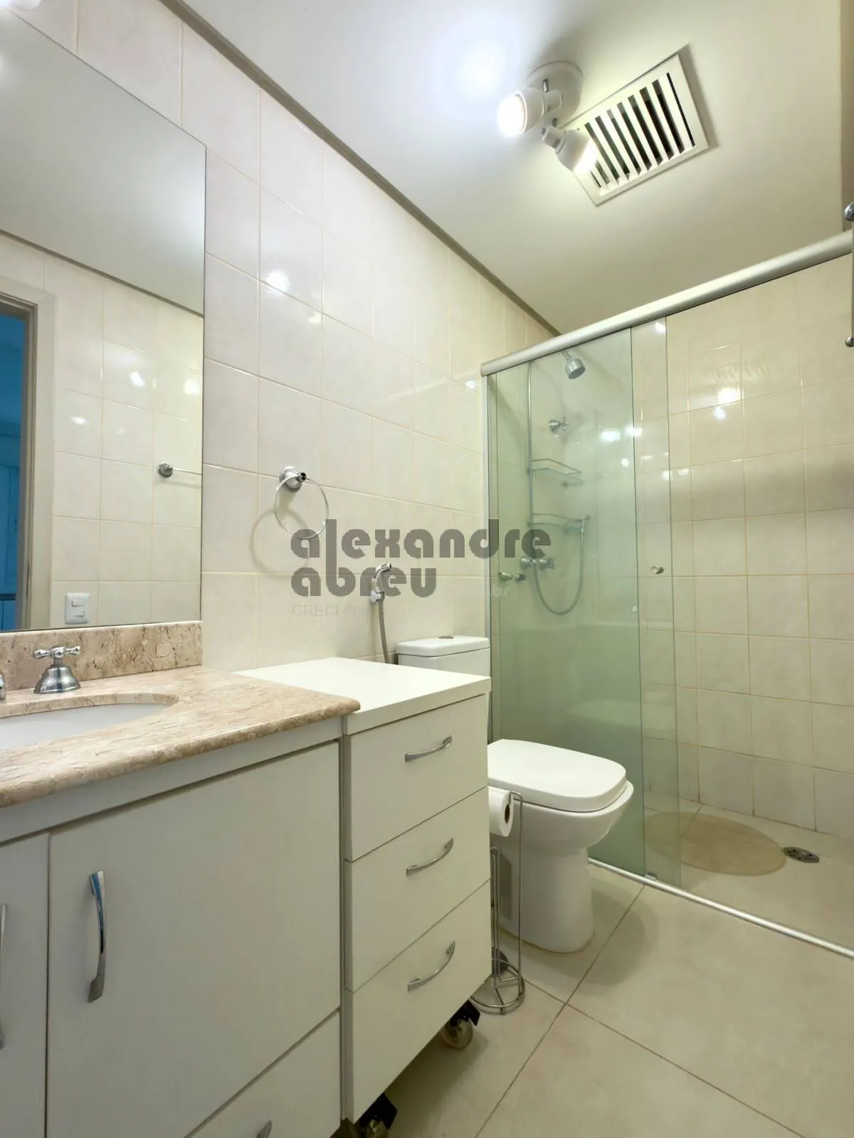 Imagem Apartamento com 2 dormitórios(1 suíte) 2 vagas em excelente localização.