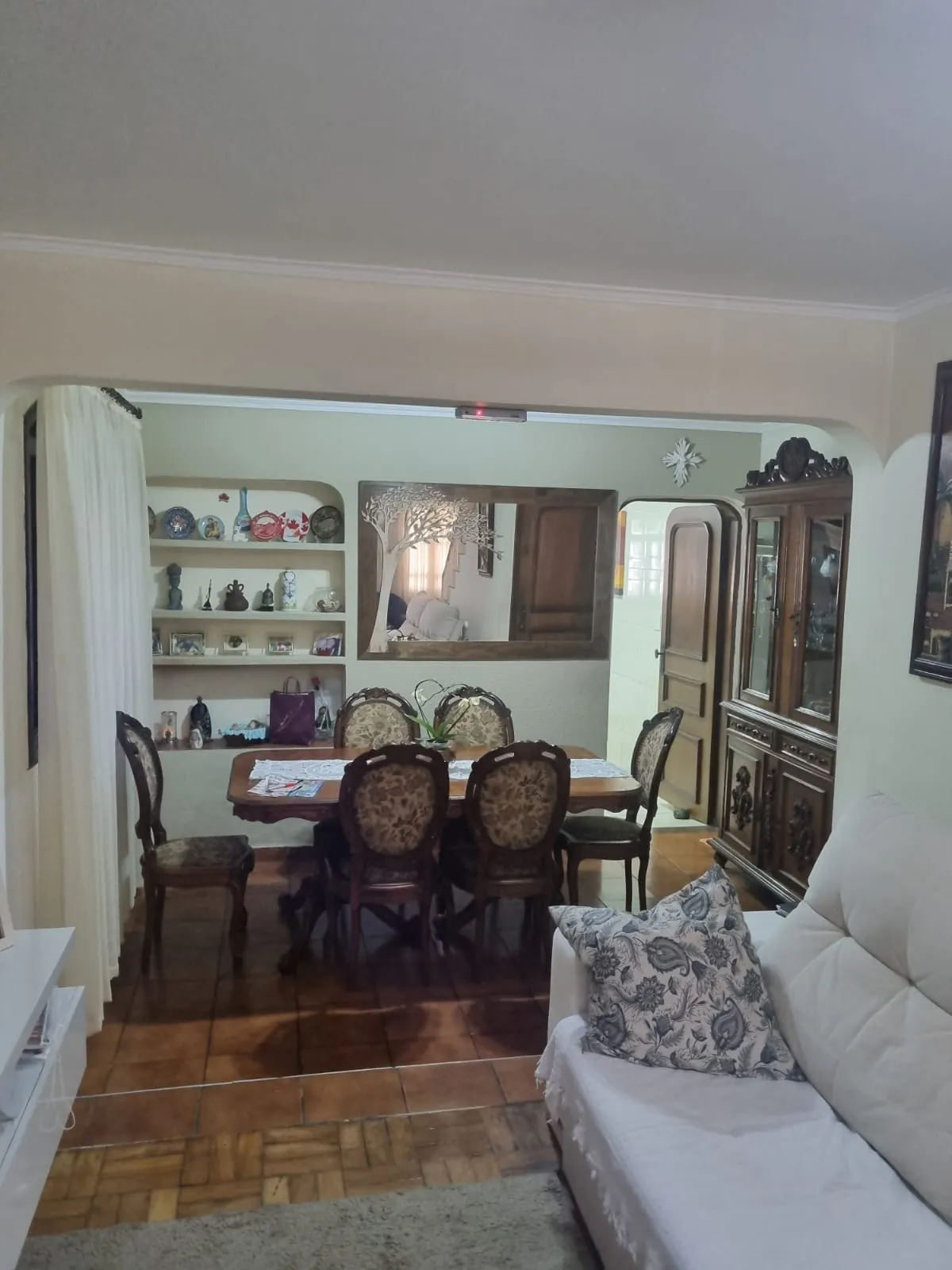 Imagem VENDO LINDO SOBRADO NO RESIDENCIAL INGAÍ COM 03 DORMITÓRIOS!