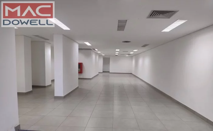 Imagem Loja linear de 428 m² em frente a Praia de Botafogo no Rio de Janeiro