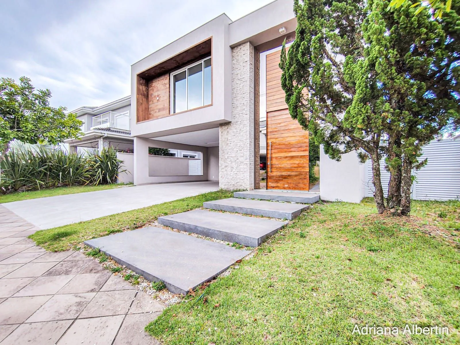 Imagem Casa com 400m² e 4 suítes